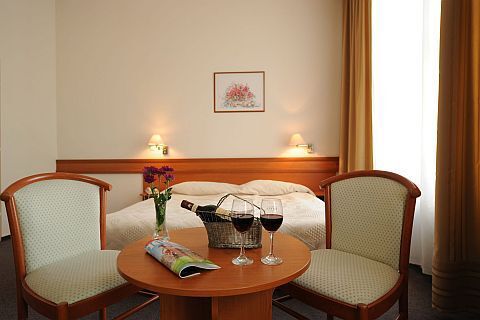Olcsó és romantikus szálloda Budapesten a klinikákhoz közel a Könyves Kálmán körúton, Hunguest Hotel Platánus