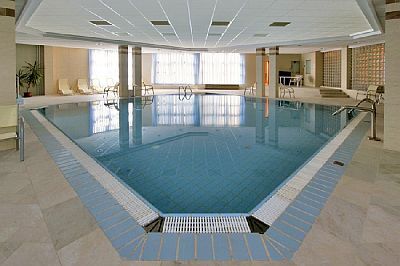 Rubin Hotel wellness medencéje Budapesten a XI kerületben