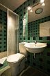 Európa apartman fürdőszobája Budapesten zöldövezetben a II. kerületben a Budakeszi úton - Hotel Európa