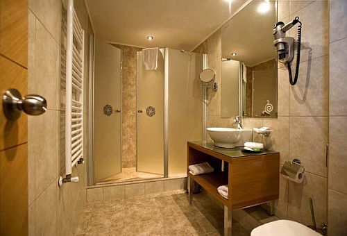 Fürdőszoba a Butik Hotel Marmarában az ötödik kerületben - belvárosi szálloda Budapesten