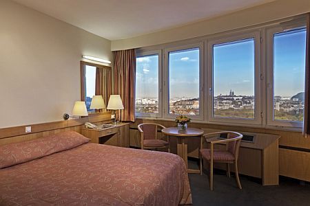 Hotel Budapest akciós szép szobája Budapesten, romantikus és elegáns hotelszoba a Hotel Budapest szállodában.
