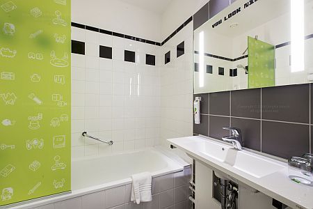 3* Ibis szálloda fürdőszobája Budapesten a centrumban